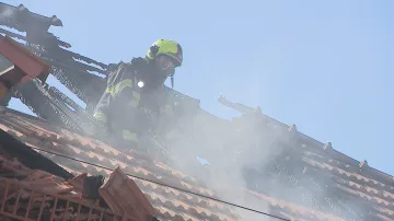 Zásah hasičů po požáru fotovoltaiky