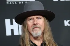 Jerry Cantrell dychtí po temnější krvi, ukázal novou deskou