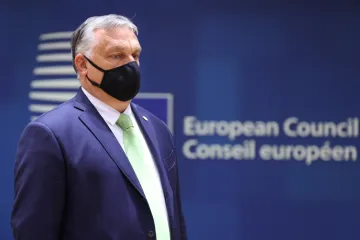 Lídři zemí EU vyzývali v emotivní debatě Orbána ke zrušení sporného zákona proti LGBT