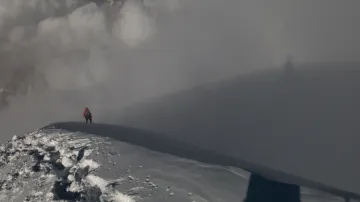 Vrchol K2 - Radek Jaroš schází z vrcholu K2