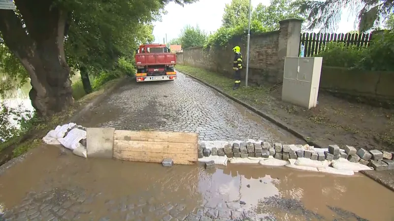V Kojetíně prudký déšť vyplavil dláždění jedné z ulic
