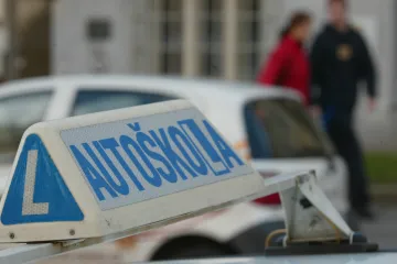 Autoškoly zdraží o tisíce korun kvůli růstu cen pohonných hmot