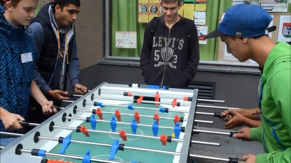 V Bedně se mladí dobře baví