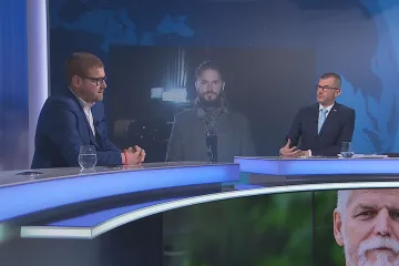 Neobratné reakce Pavla zpochybňují jeho image lídra, soudí Gregor. Je zatím v obranné fázi, dodal Šídlo 