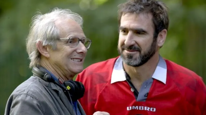 Ken Loach a Eric Cantona při natáčení filmu Hledá se Eric