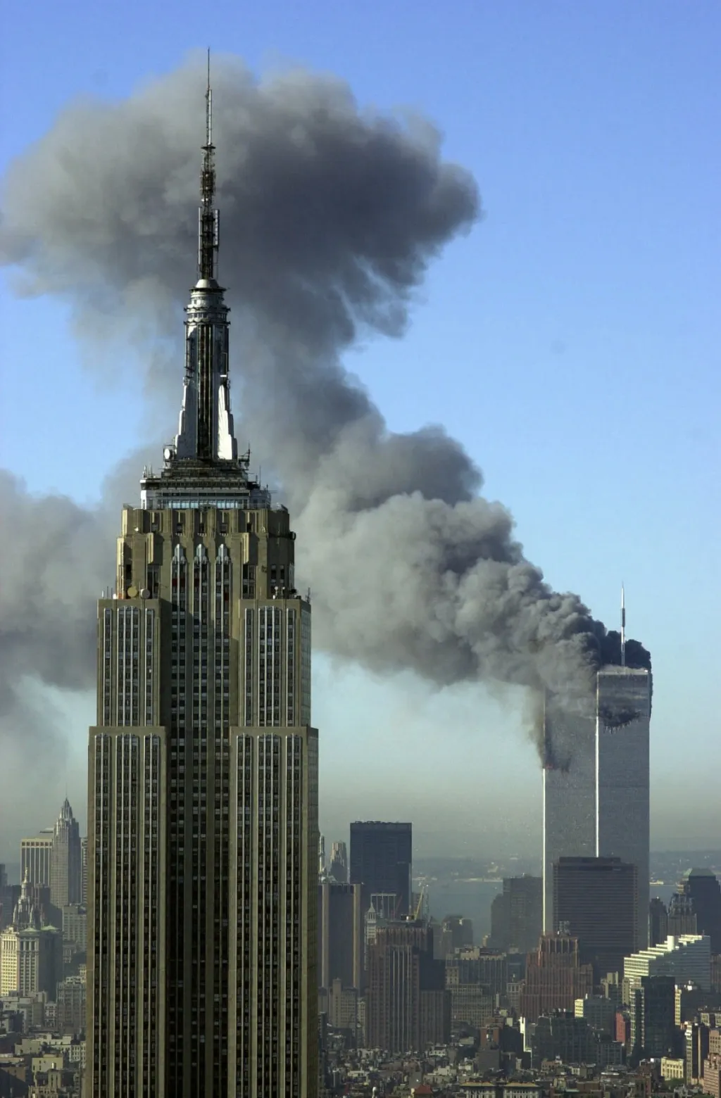 Mrakodrapy Světového obchodního centra (WTC) se přes počáteční odpor během realizace nakonec staly oblíbenou dominantou New Yorku, stejně jako kdysi Empire State Building. Útoky teroristů ale nepřežila ani jedna z budov „dvojčat“ - na místě je dnes památník obětí 11. září