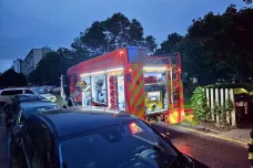Při požáru na pražském Chodově zemřel člověk