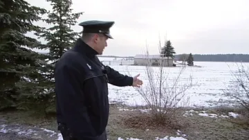 Pachatel začal policistům ujíždět do zoraného pole