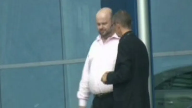 Tajnou schůzku Babiše s Pecinou z roku 2008 zachytila kamera České televize.