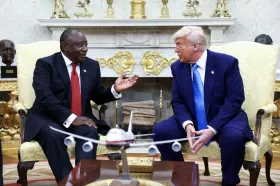 Trump lživě obviňoval Jihoafričany z genocidy bělochů