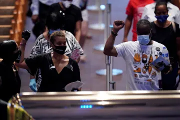 Houston se rozloučil s Floydem. Protesty po jeho smrti vedou ke snížení rozpočtů policie