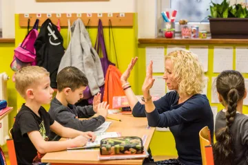 Zrušení povinné výuky druhého jazyka odnesou znevýhodněné děti, varují někteří experti