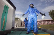 Pozor na každý nádech: Instruktoři z celého světa nacvičovali v Česku, jak zneškodnit chemický útok