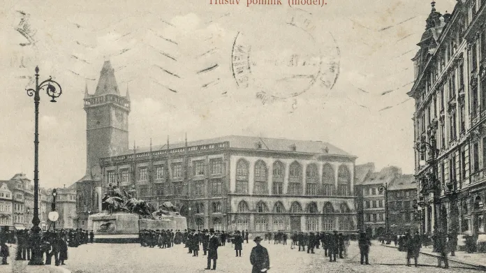 Staroměstská radnice před rokem 1918 a dnes