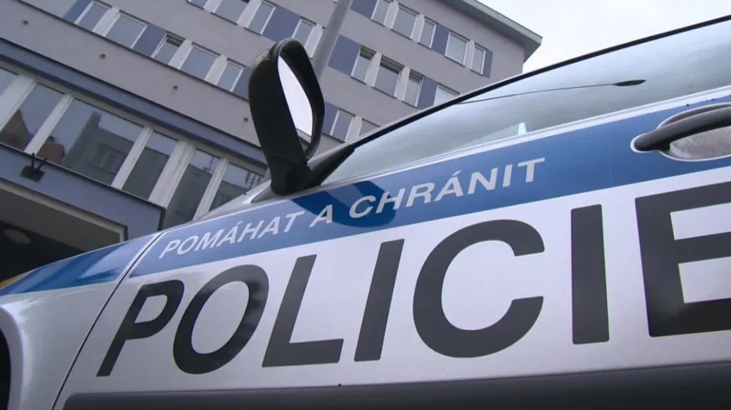 Vyslýchaný muž skočil z okna služebny v pátém patře