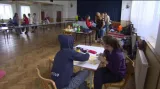 Většina táborníků přečká noc v kulturním domě v Nebahovech
