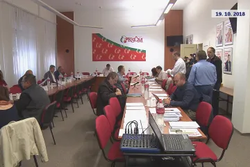 Širší vedení komunistů bude řešit toleranci Babišově vládě. Strana má výhrady k ministrům Ťokovi a Petříčkovi