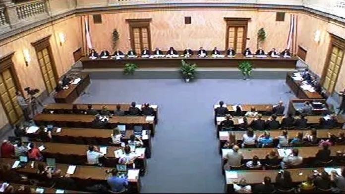 Ústavní souod rozhoduje o ústavní stížnosti Miloše Melčáka.