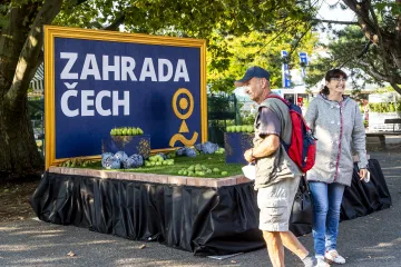 Rozkvetla Zahrada Čech. Ukáže květiny, stromky i zahradní techniku