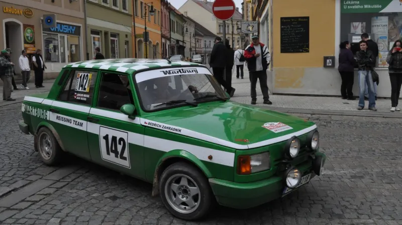 Rallye Praha Revival - časová kontrola v Lounech