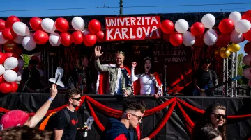 Průvod studentského festivalu Pražský majáles