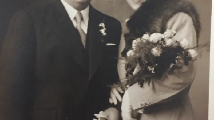 Růžena Bunžová s manželem – svatební fotografie