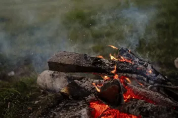 Ve středních Čechách a v Praze platí od úterý zákaz rozdělávání ohňů