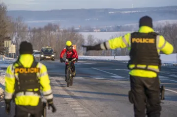 Okresy Cheb, Sokolov a Trutnov se uzavřely, policisté hlásí minimum problémů