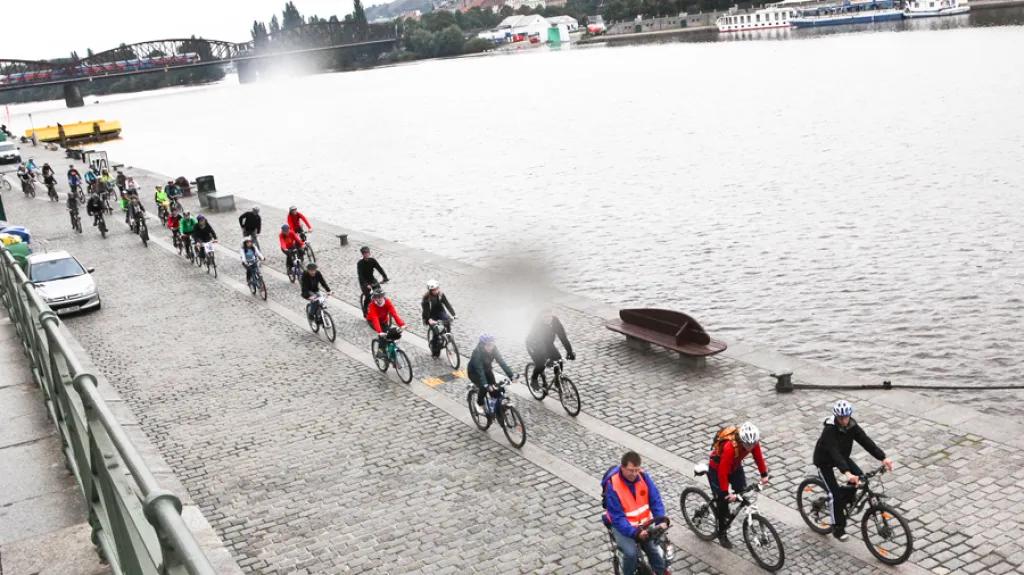 Studenti na cyklojízdě