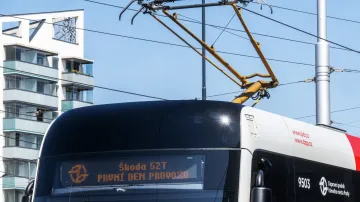 Zahájení zkušebního provozu nové tramvaje Škoda 52T