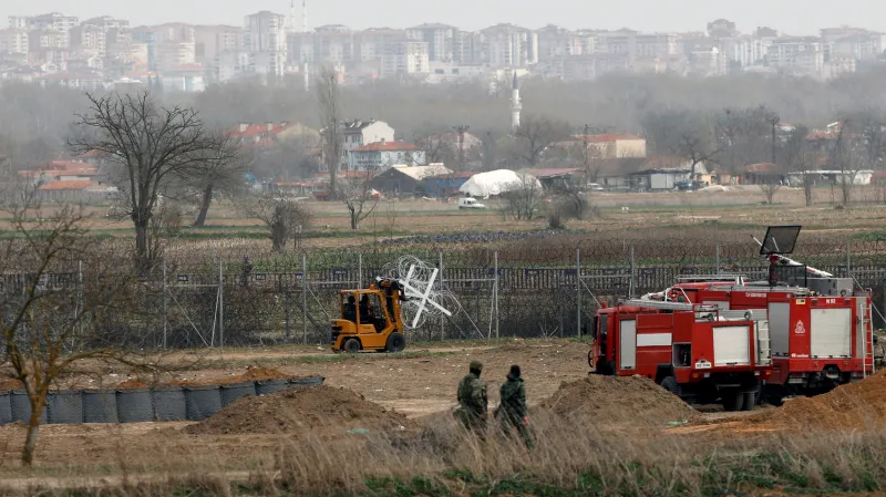 Řečtí vojáci u hranice s Tureckem