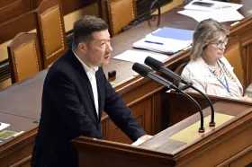 Okamura opětovně vyzval vládu k demisi