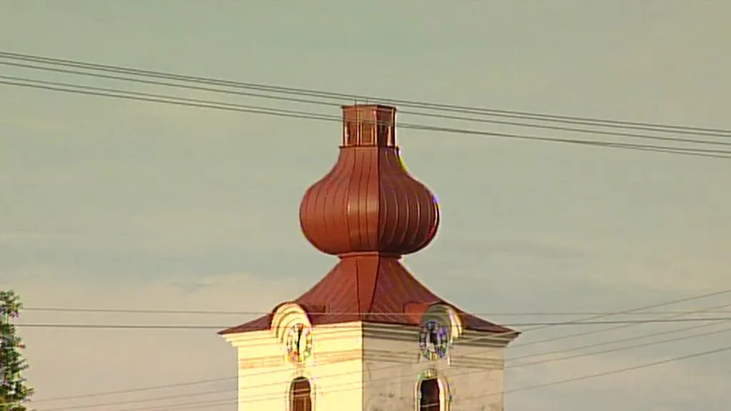 Ve Slupi připravila bouřka kostel o špičku věže