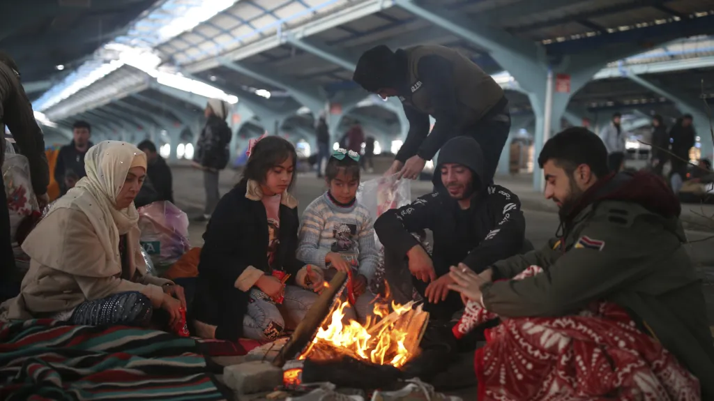 Migranti stanují nedaleko řecko-turecké hranice