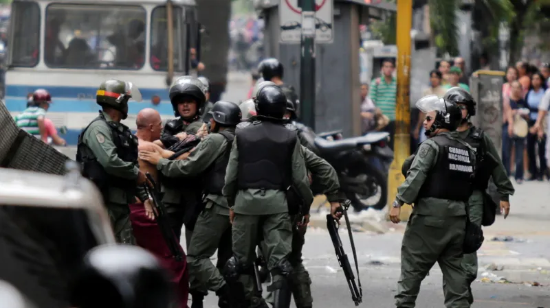 Policejní zásah proti demonstrantům v Caracasu