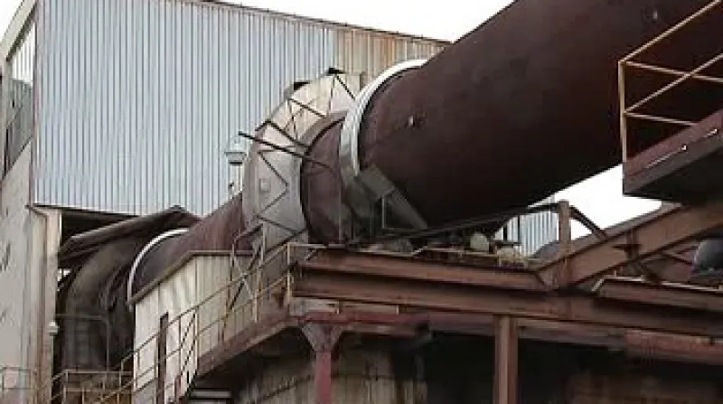 Tisíce obyvatel Vintířova a Chodova na Sokolovsku již nebude obtěžovat štiplavý zápach z komínů továrny na výrobu stavebních materiálů.