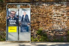 Macron i Le Penová se snaží oslovit voliče Mélenchona. Rozhodující bude televizní debata