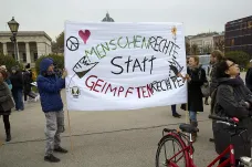 Pandemie ve světě: Rakousko zavádí lockdown pro neočkované