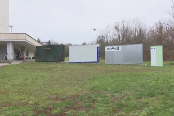 Přibývající výdejní boxy vyvolávají diskuze o jejich umístění i vzhledu