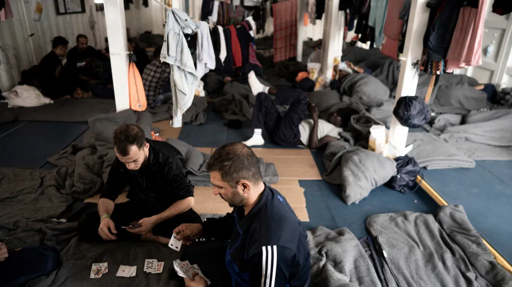 Migranti na palubě lodi Ocean Viking