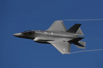 Nad Mošnovem proletěl lightning i gripen, loučily se staré vrtulníky. Dny NATO představily i jejich nástupce