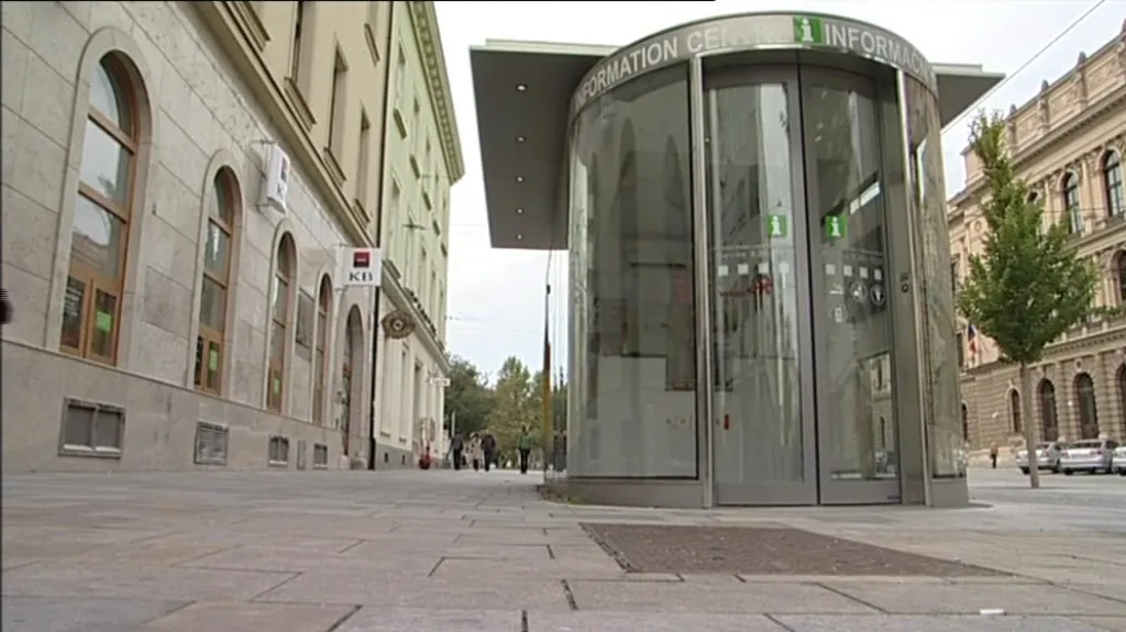 Infostánek na Joštově ulici v Brně
