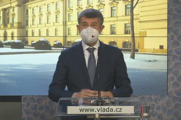 Podle Babiše se Ústavní soud snaží aktivně ovlivňovat situaci v zemi, Rychetský to odmítá