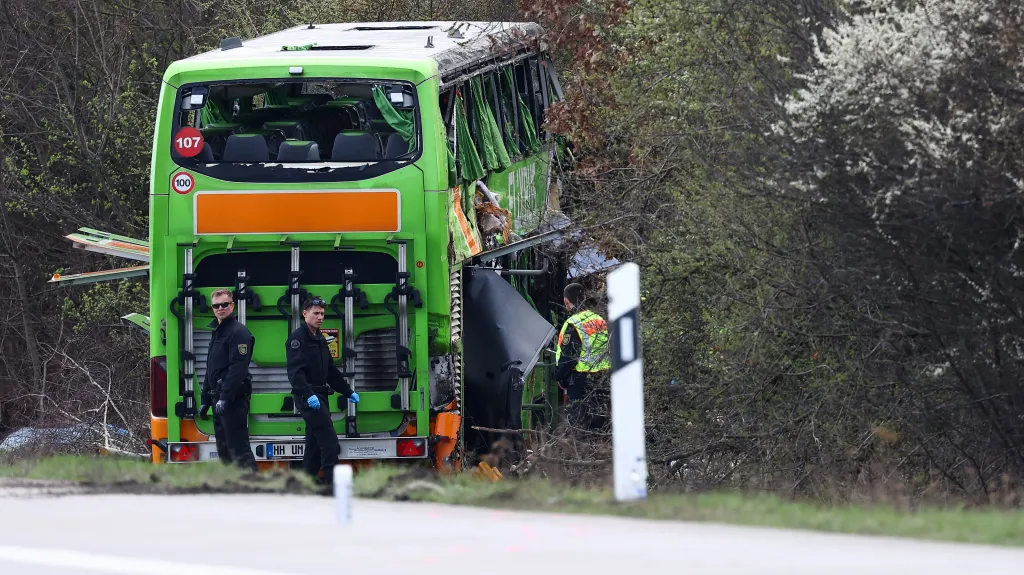 Havarovaný autobus na místě nehody (březen 2024)
