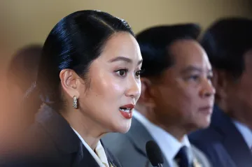 Thajský ústavní soud zbavil premiérku funkce