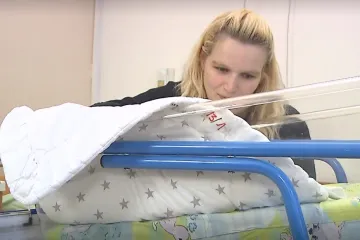 Senátoři budou rozhodovat o rodičovském příspěvku. Zvyšovat se má jen u dětí narozených od ledna