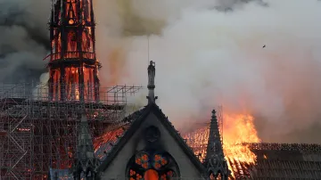 Požár katedrály Notre-Dame v Paříži (15. dubna 2019)