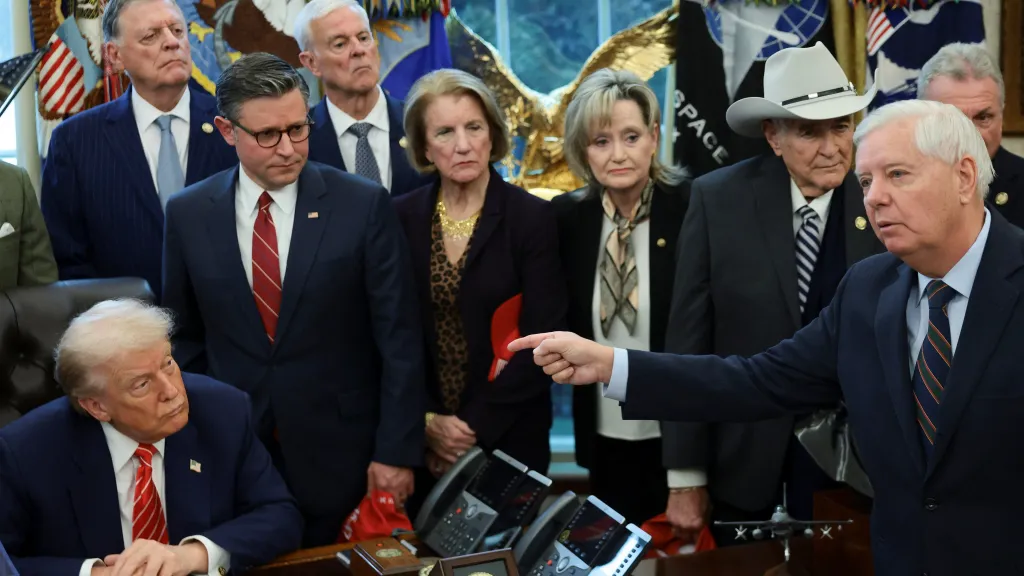 Senátor Lindsey Graham (napravo) v Oválné pracovně prezidenta Donalda Trumpa
