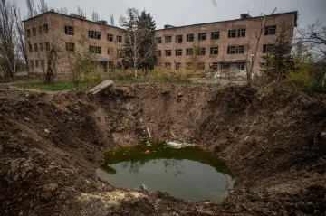 Zaměřit se na energetickou infrastrukturu je za jistých podmínek přípustné, Rusko ale nehledí na civilisty