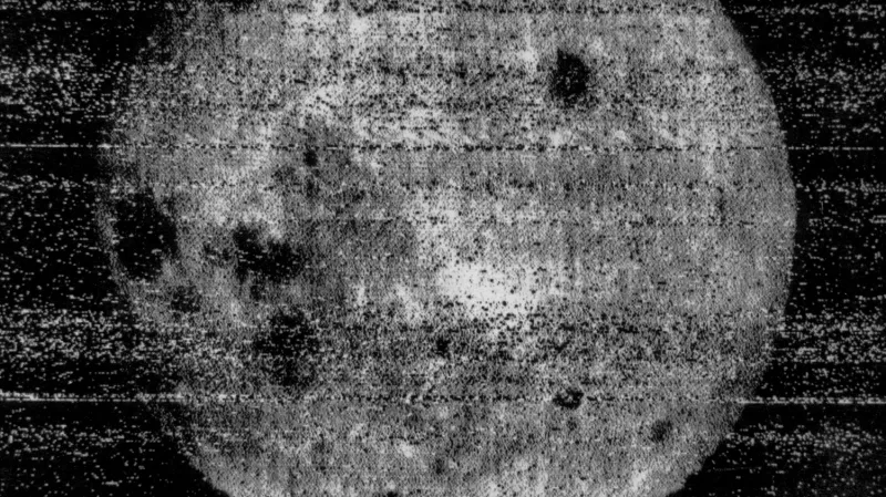 Snímek odvrácené strany Měsíce